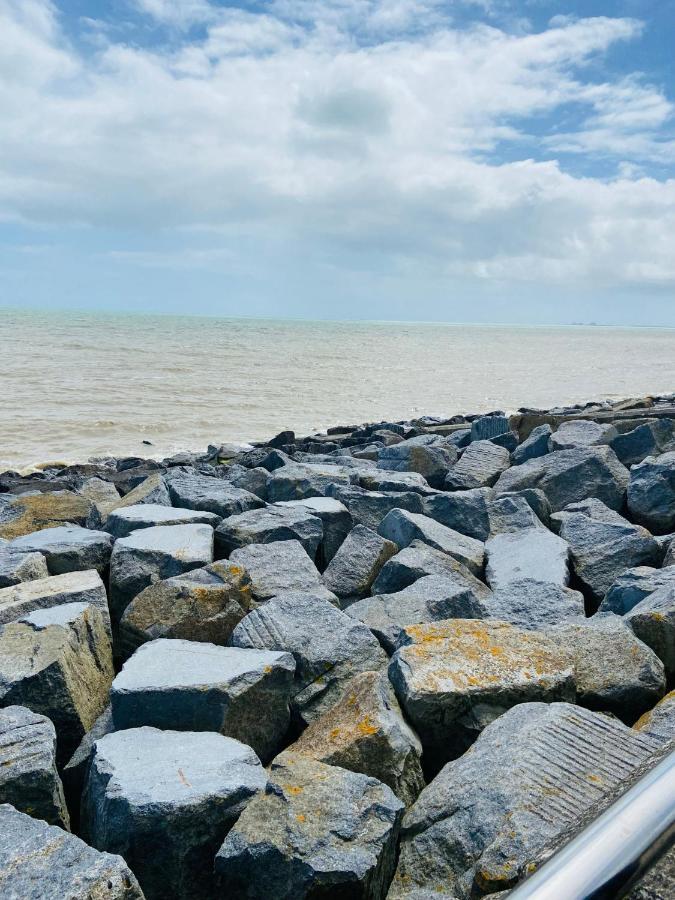 High Tide Hotel Burmarsh Bagian luar foto